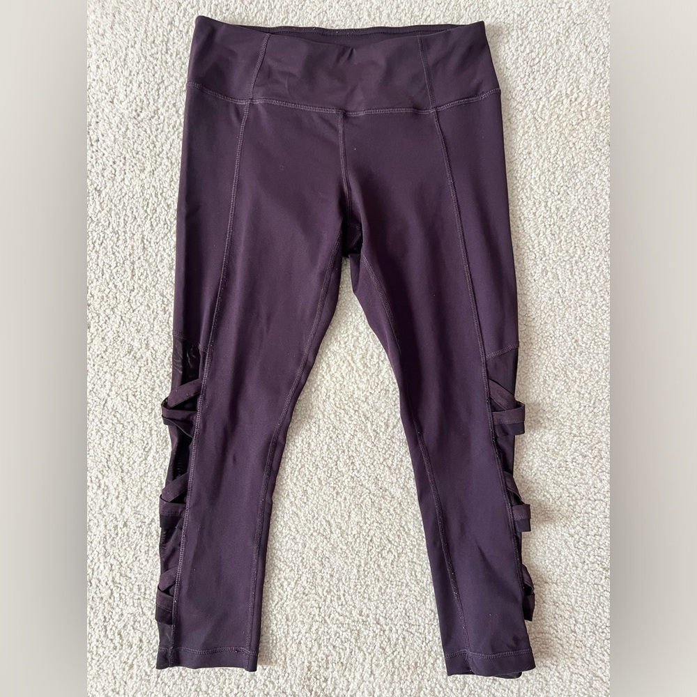 Capri Maroon leggings, ballerina details, Active Life, athletic wear, XS